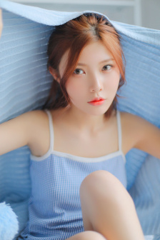 男子地铁站对女子露下体